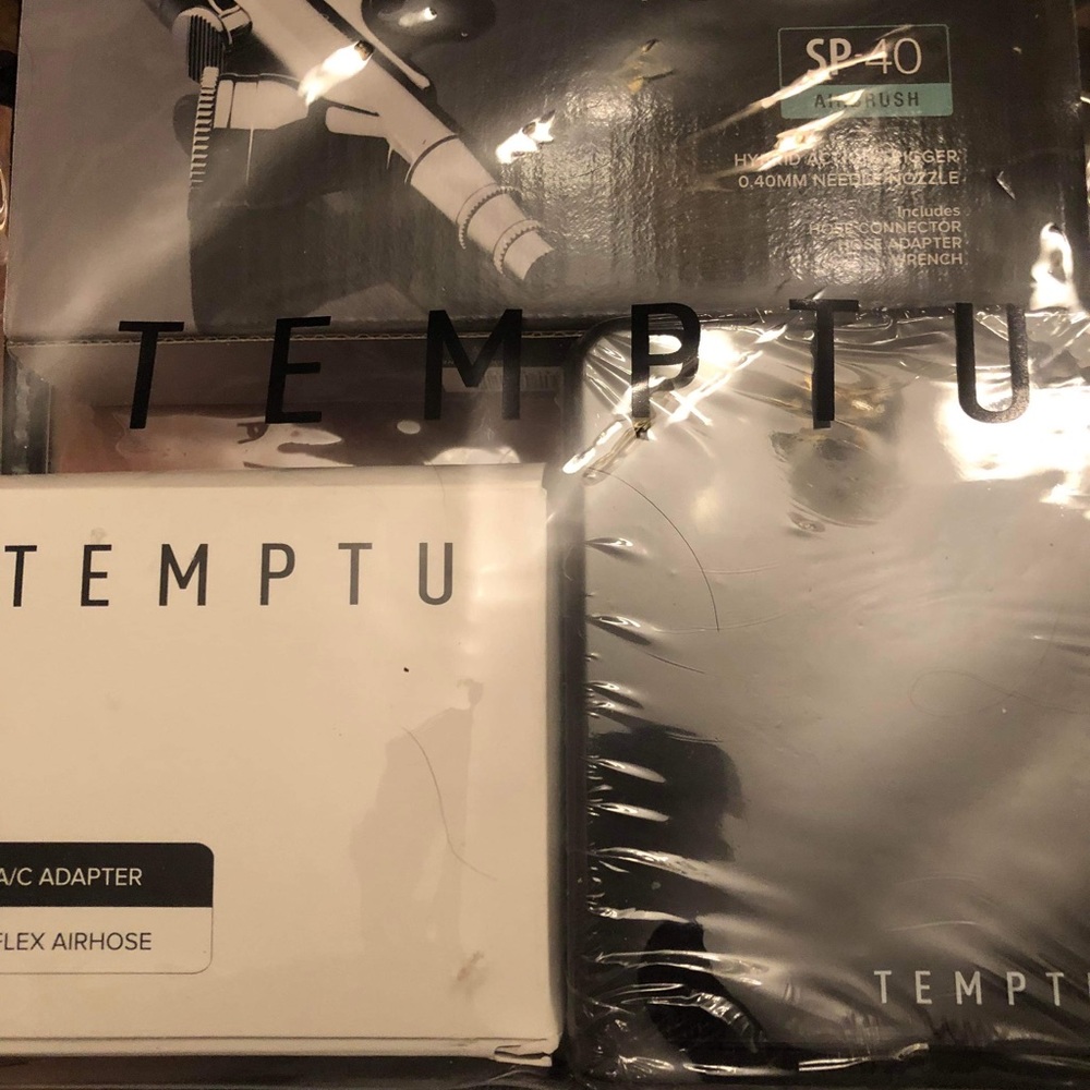 New sealed in bag! 2.0 make up airbrush kit !